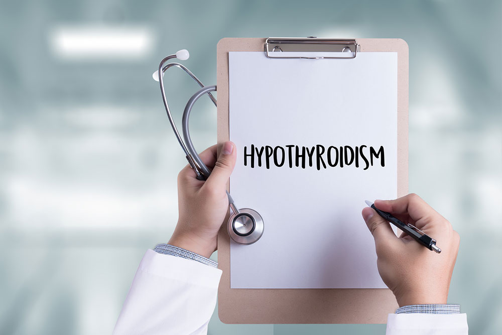 Hyperthyroidism vs. Hypothyroidism &#8211; Symptoms and Causes